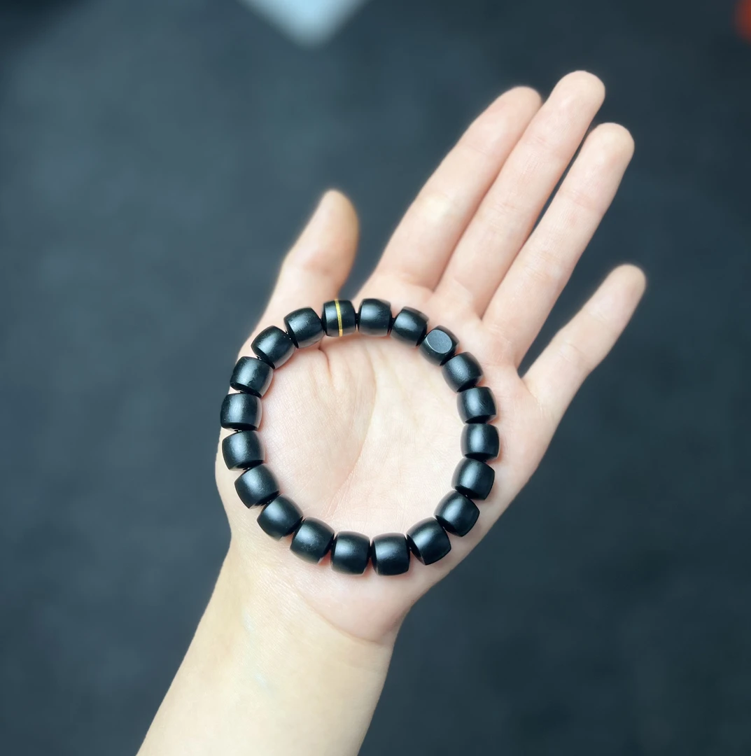 和田玉黑青卡11mm直切玉手串