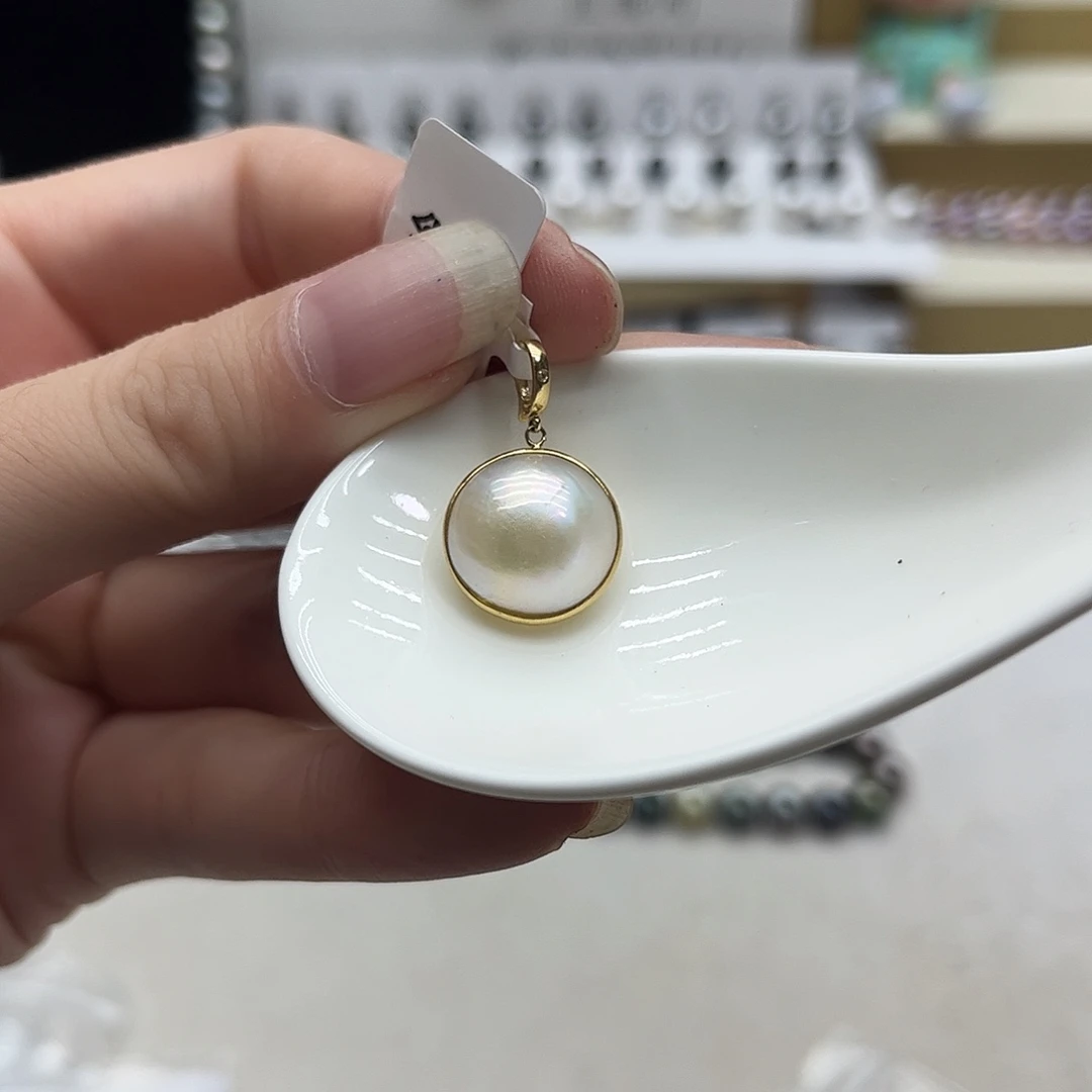 18K金镶嵌颈饰拼合珍珠（马贝珠）
