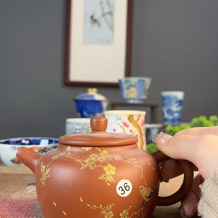 摆件景德镇陶瓷茶杯里