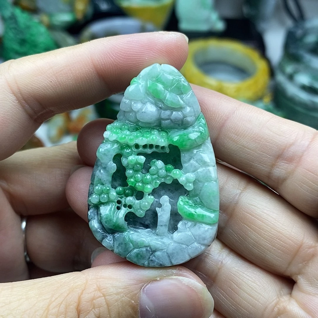 颈饰未镶嵌翡翠，****开牌子