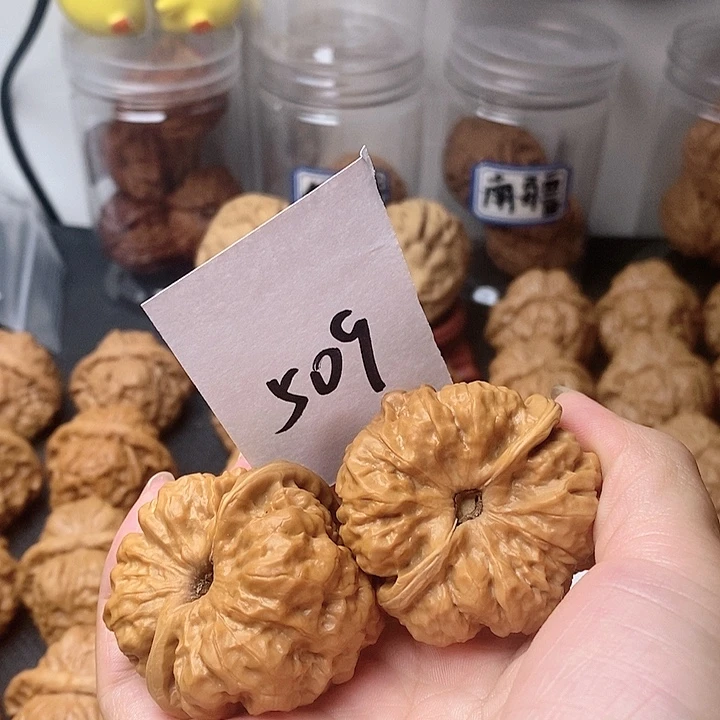 彬***仔文玩核桃吊坠我也是一天