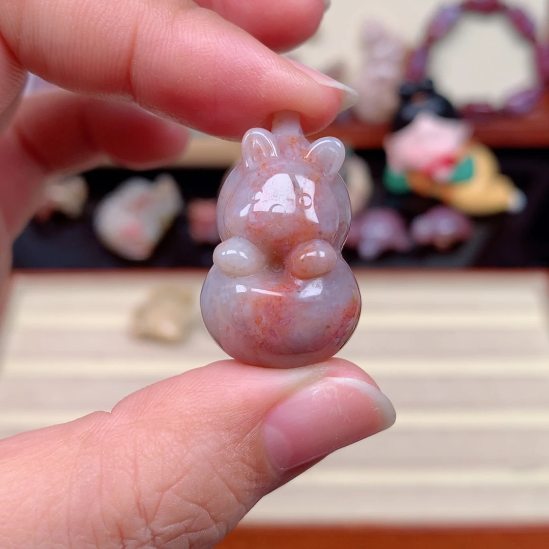 未镶嵌颈饰硅化玉