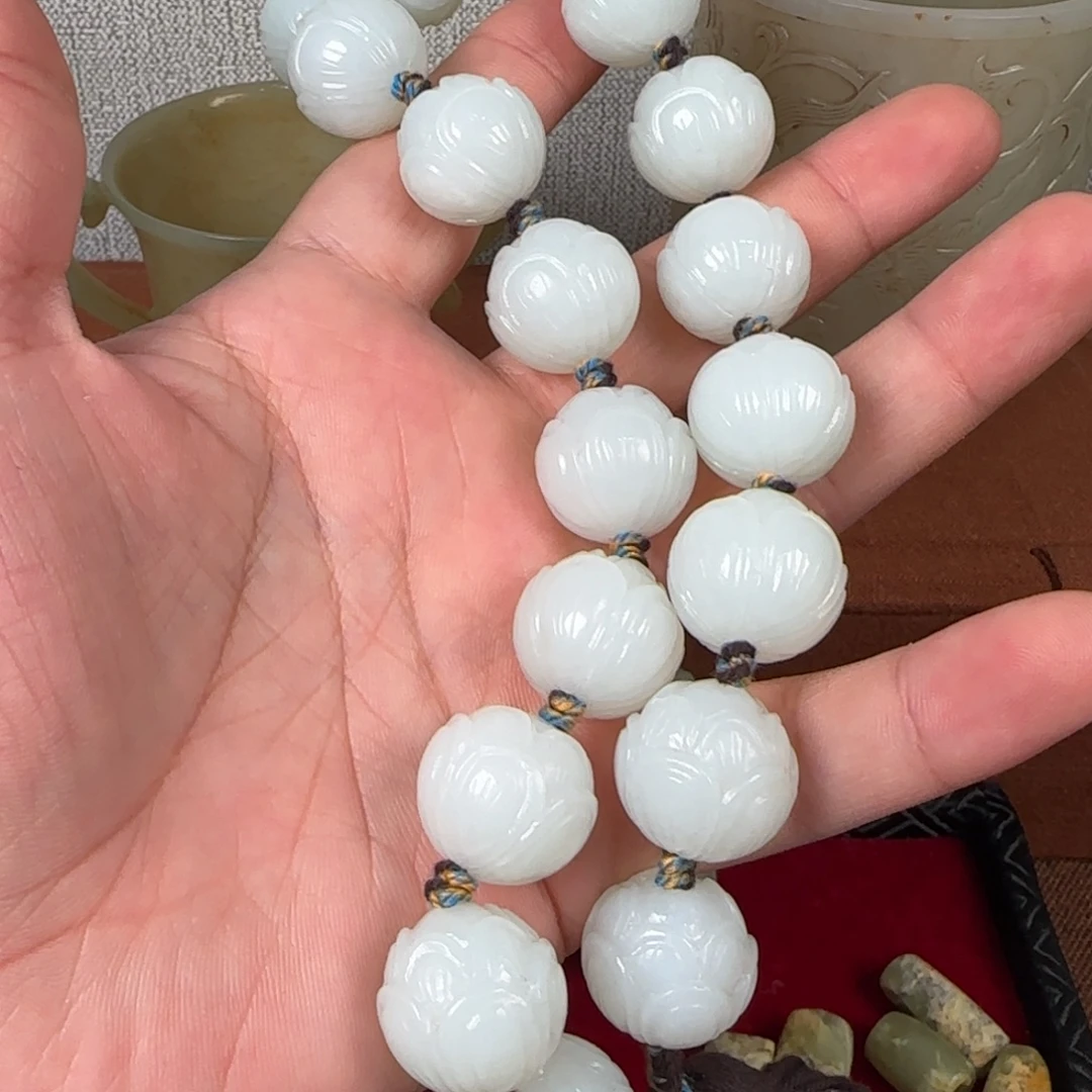 加***油非常精美的脖挂件