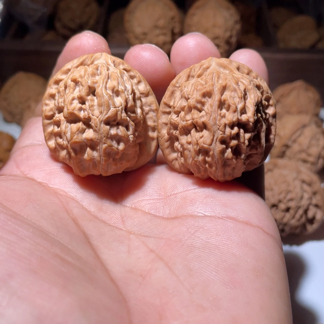 文玩核桃吊坠白狮子全品