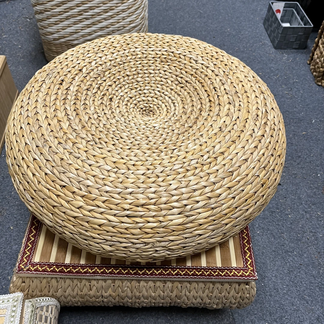 1301号芭蕉叶编制蒲团直径50高17（有瑕疵介意勿拍）