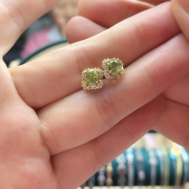 橄榄石耳钉银S925镶嵌