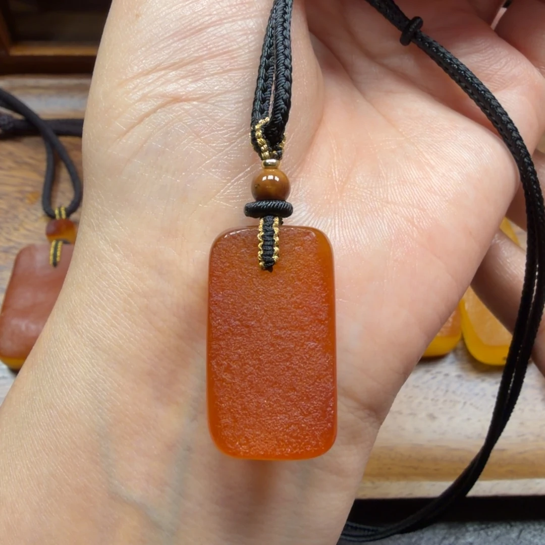 琥珀未镶嵌吊坠(赠链)