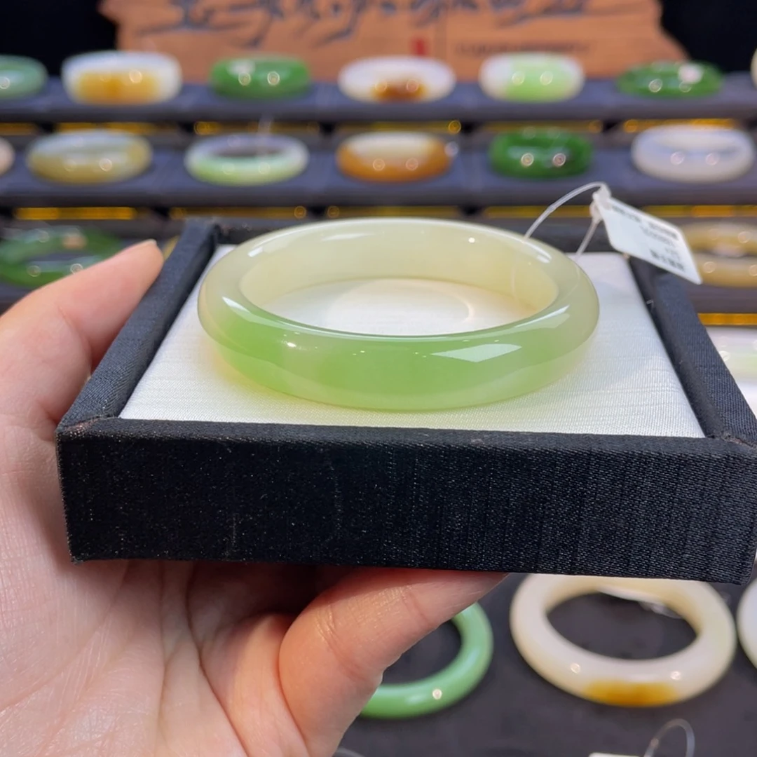 未镶嵌手镯和田玉翠青手镯52