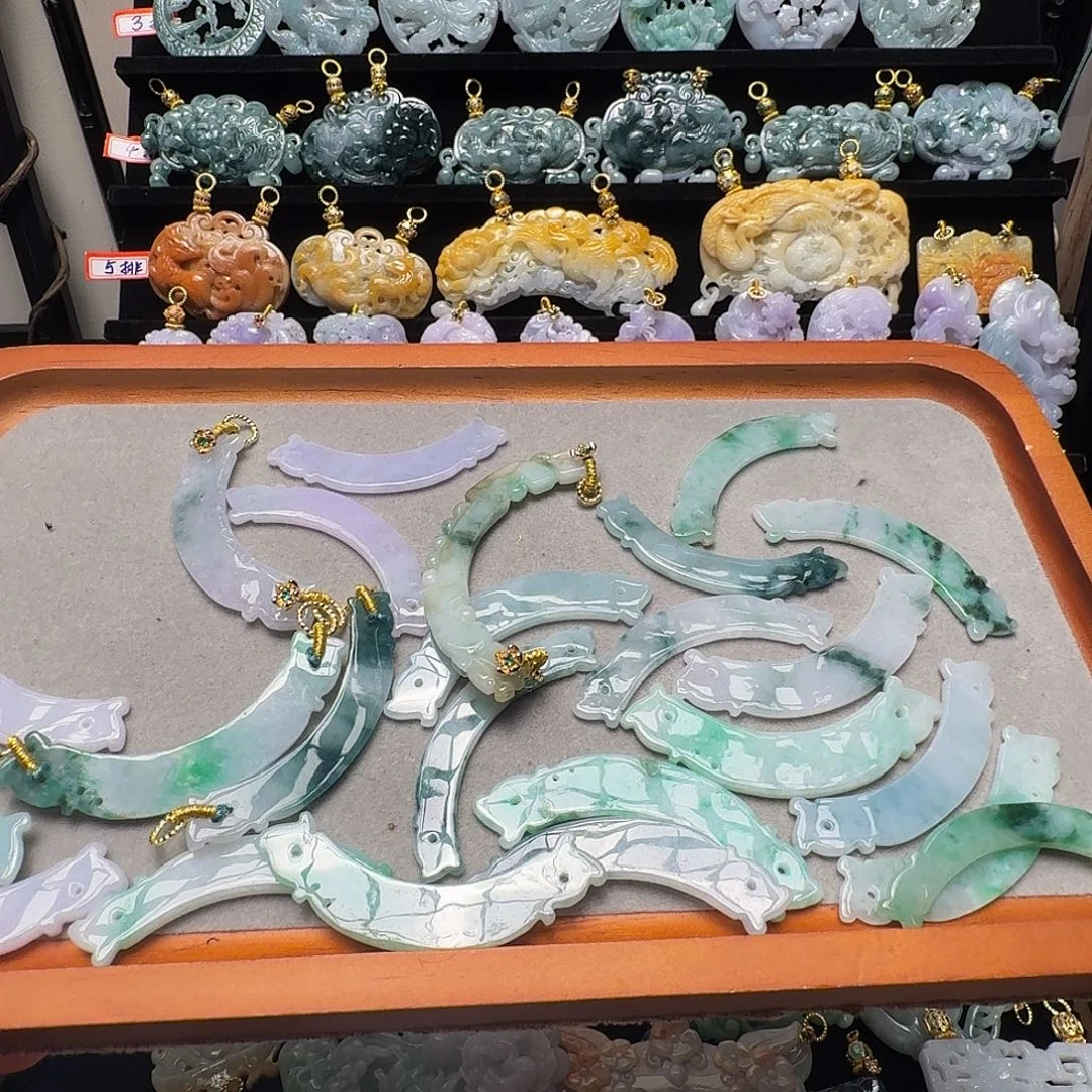 吊坠(赠链)未镶嵌翡翠