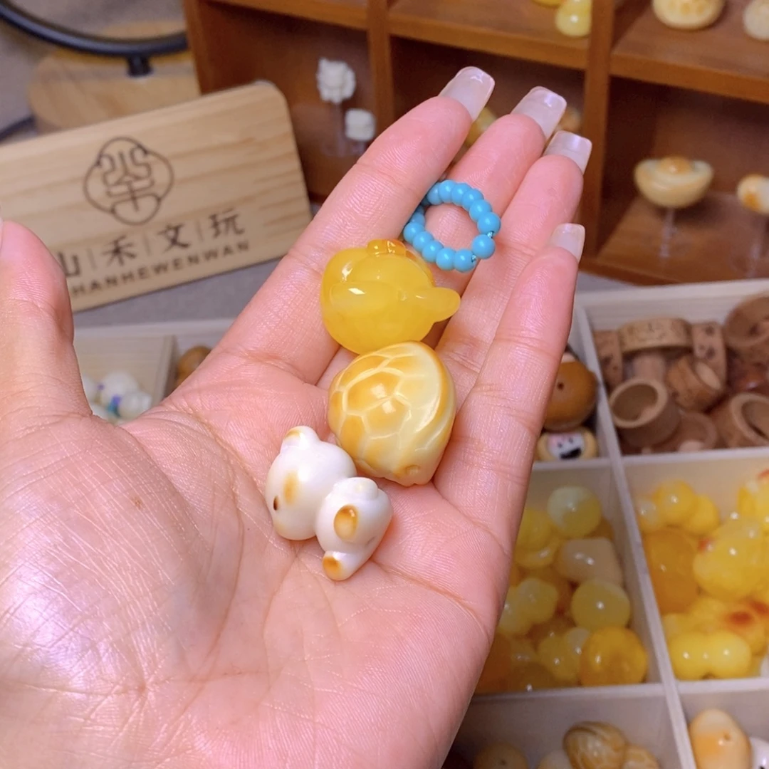 楠***奕猴头核桃吊坠小熊富甲小熊头绿卡