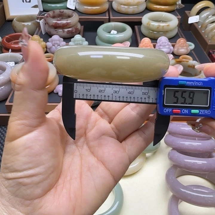 石英岩玉未镶嵌手镯