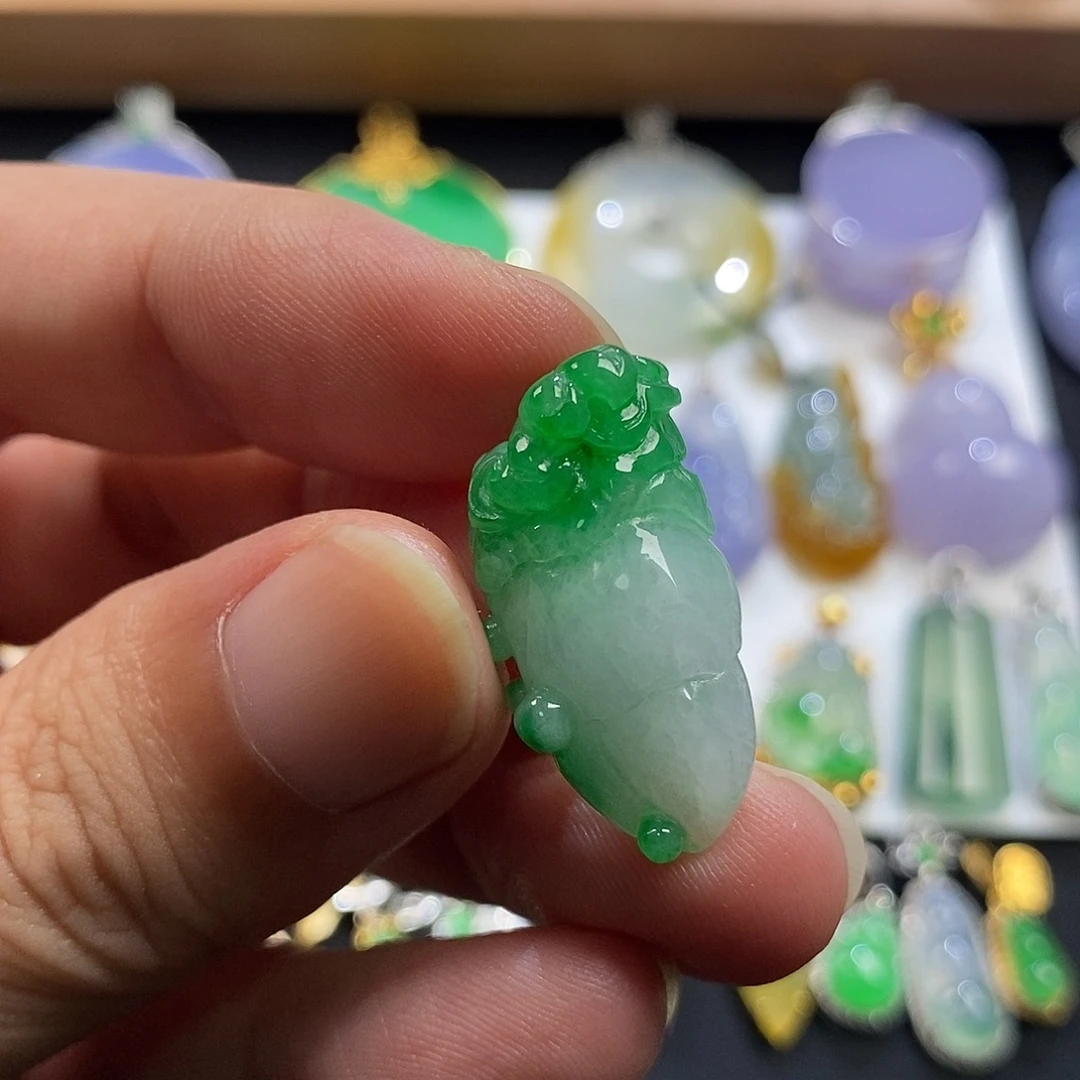 翡翠未镶嵌颈饰翡翠