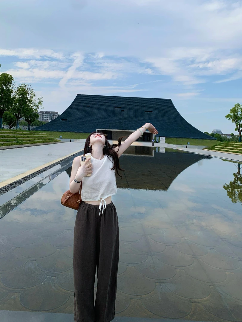 2025夏季新款简约通勤气质无袖系带上衣搭配高腰棕色长裤两件套装