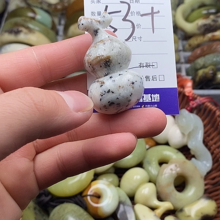 未镶嵌蛇纹石玉颈饰