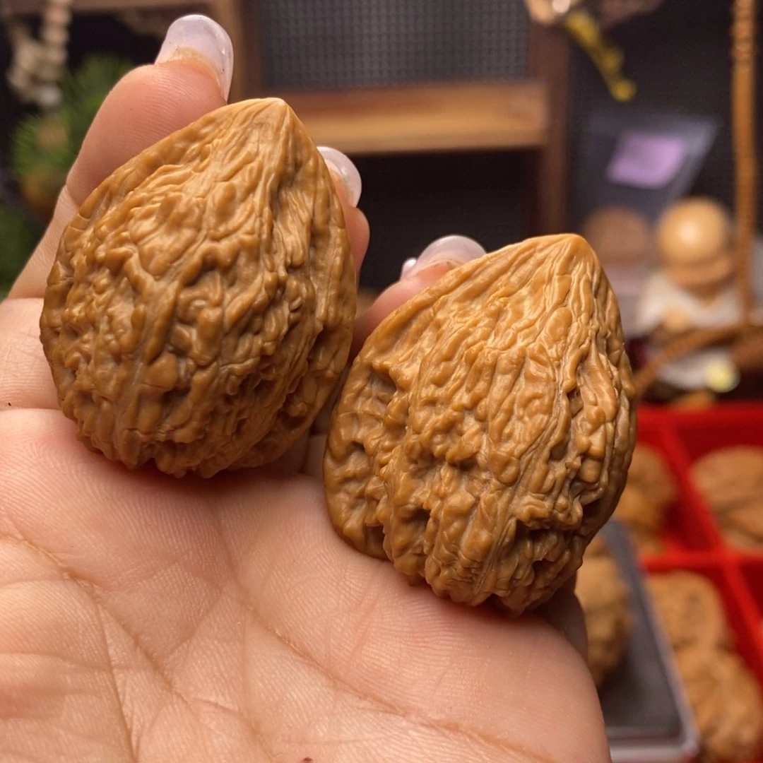 文玩核桃吊坠佛肚。 全品边32。丹