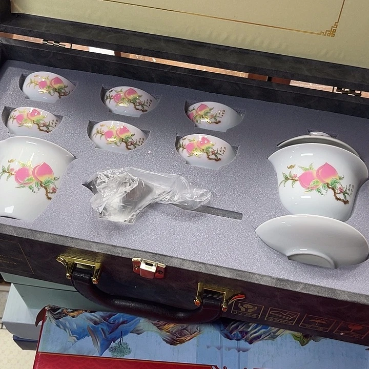 孤品茶具套装等。