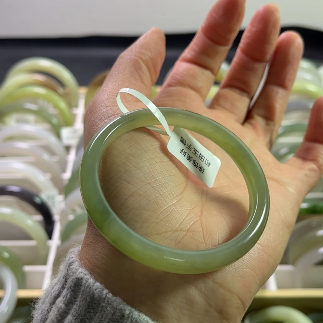 和田玉手镯53.5圈未镶嵌