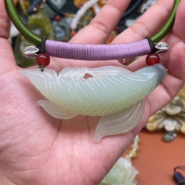 蛇纹石玉吊坠合金