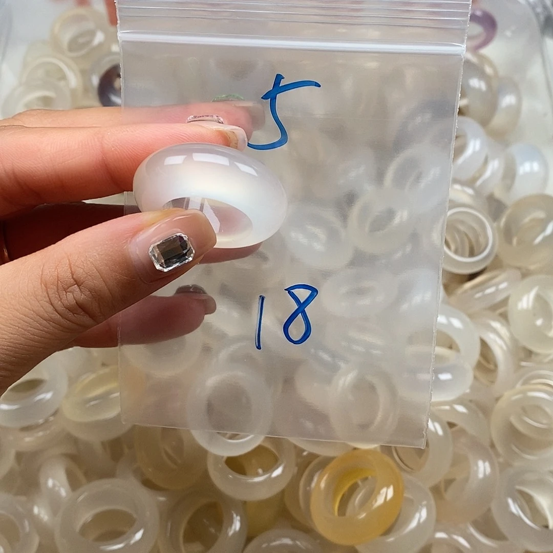 玛瑙/玉髓戒指未镶嵌胡**丁