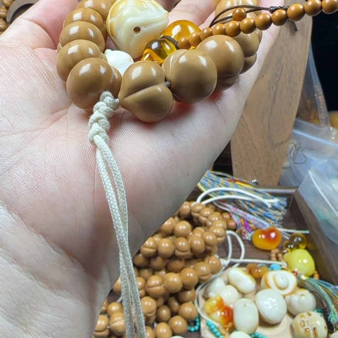 甜***蜜猴头核桃吊坠原皮原色