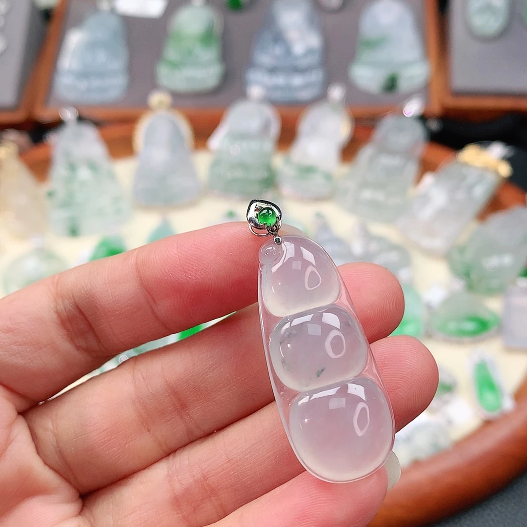 颈饰18K金镶嵌翡翠福度