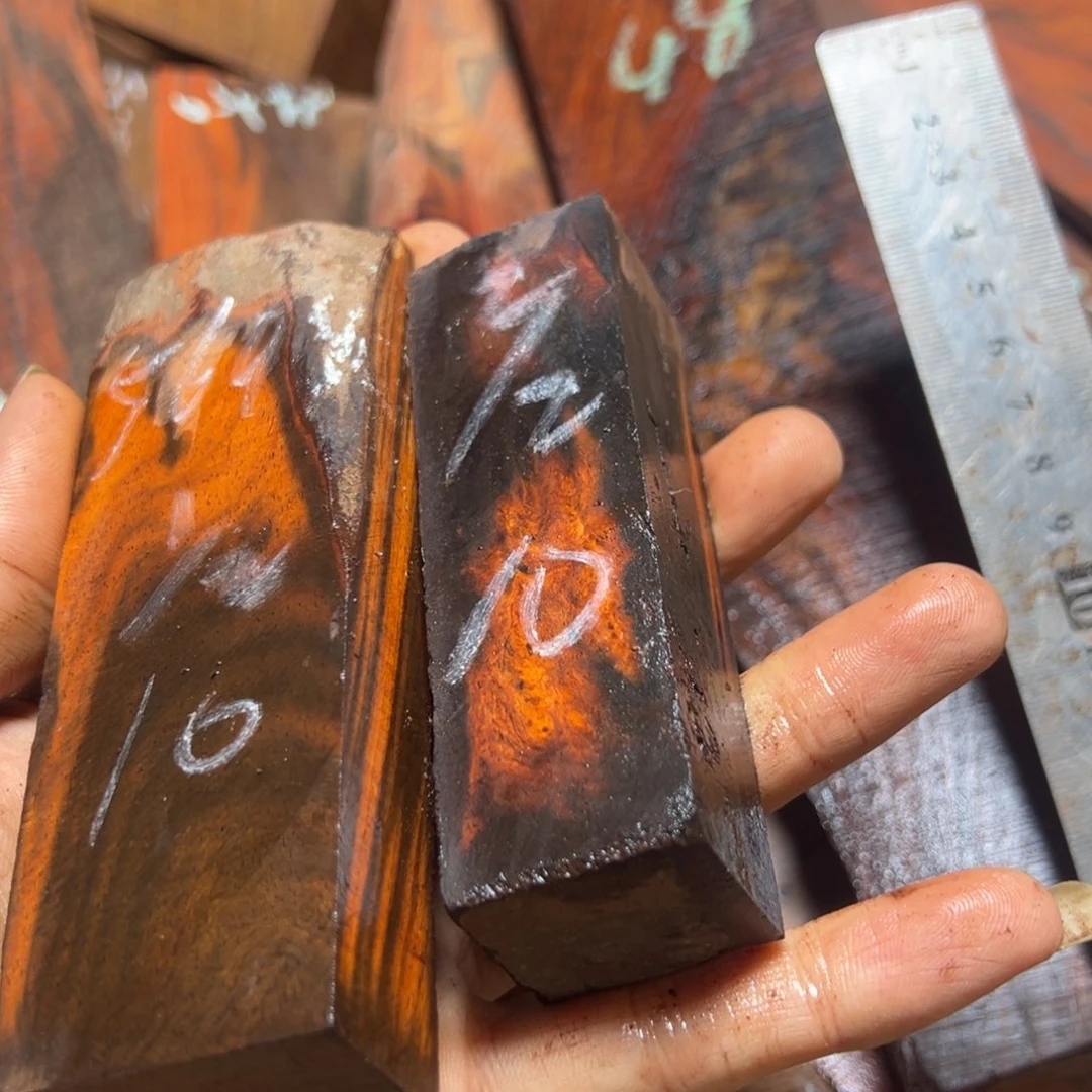 用***0交趾黄檀（大红酸枝）