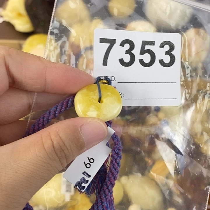 蜜蜡未镶嵌珠宝奇石