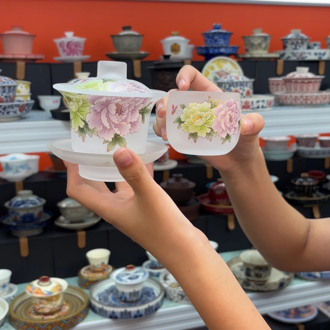 茶具是指由两块金属做成