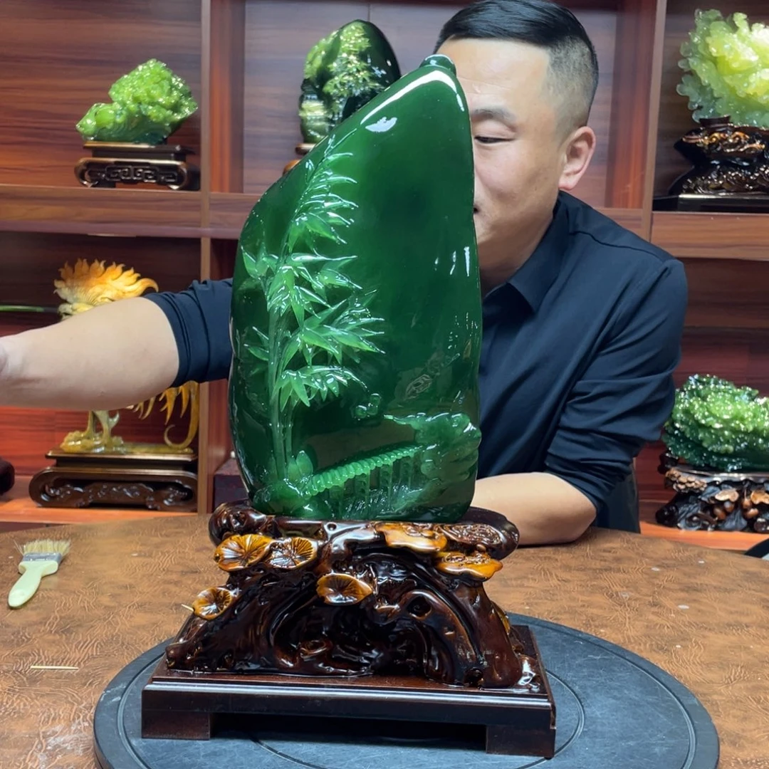 8***爷玉手工雕刻岫玉摆件