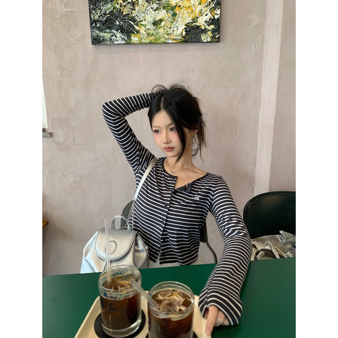 ANA【DailyChill】松弛日常复古撞色logo圆领修身显瘦条纹短开衫