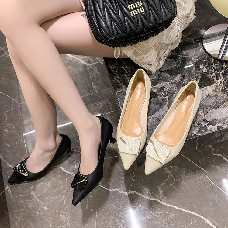 63588女黑色鞋子女2024年新款气质粗跟尖头单鞋女中跟职业鞋