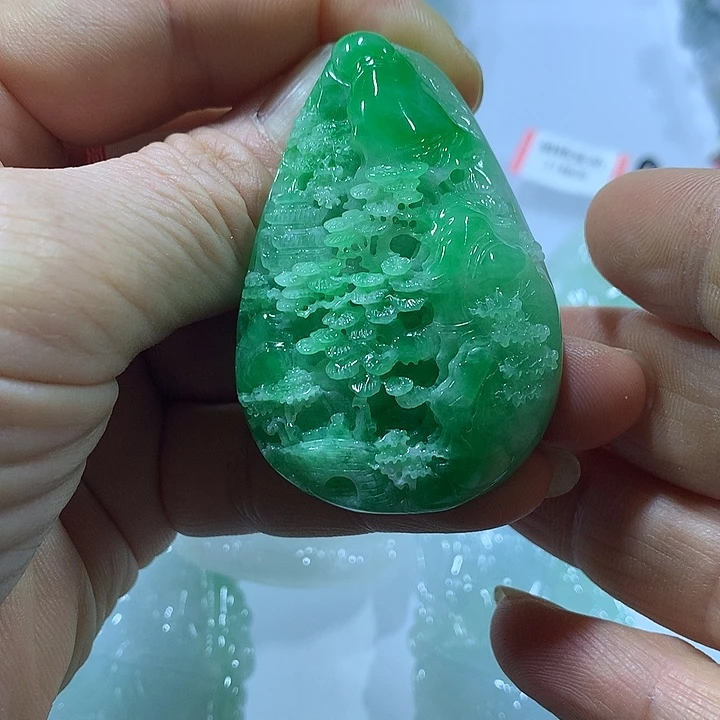 翡翠未镶嵌颈饰天然翡翠A货吊坠