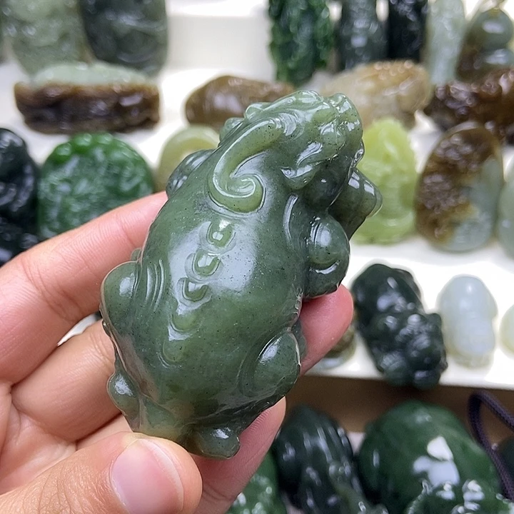 独***旅和田玉未镶嵌颈饰