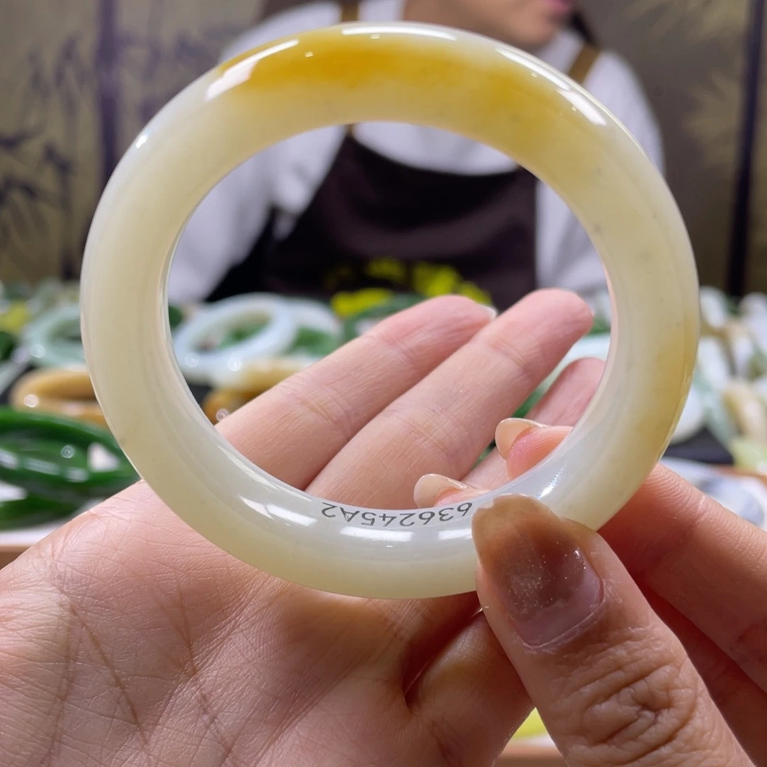 和田玉未镶嵌手镯53圈