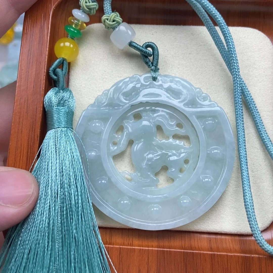 吊坠(赠链)未镶嵌翡翠马牌车挂
