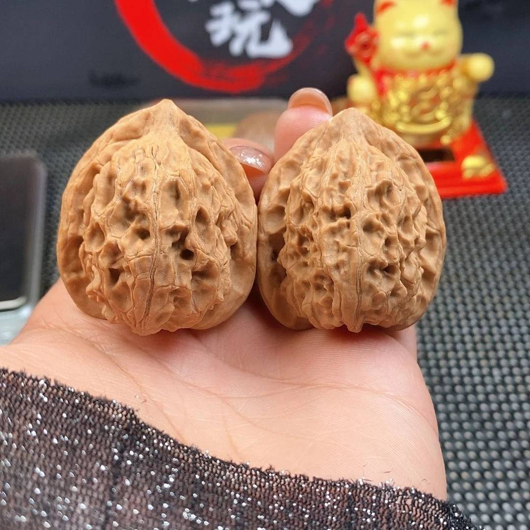 文玩核桃吊坠38尺鸡心类纯野生果