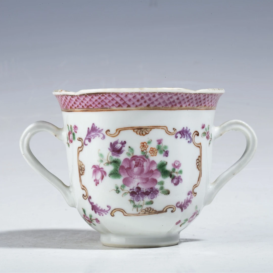 【拍卖-清乾隆】·粉彩花卉纹双耳杯