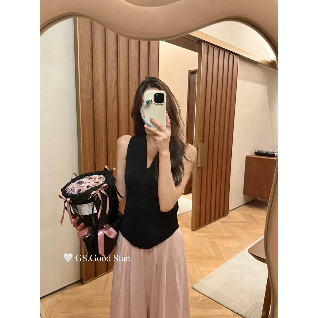 1（2479）设计师款小众v领背心捏褶收腰显痩上衣