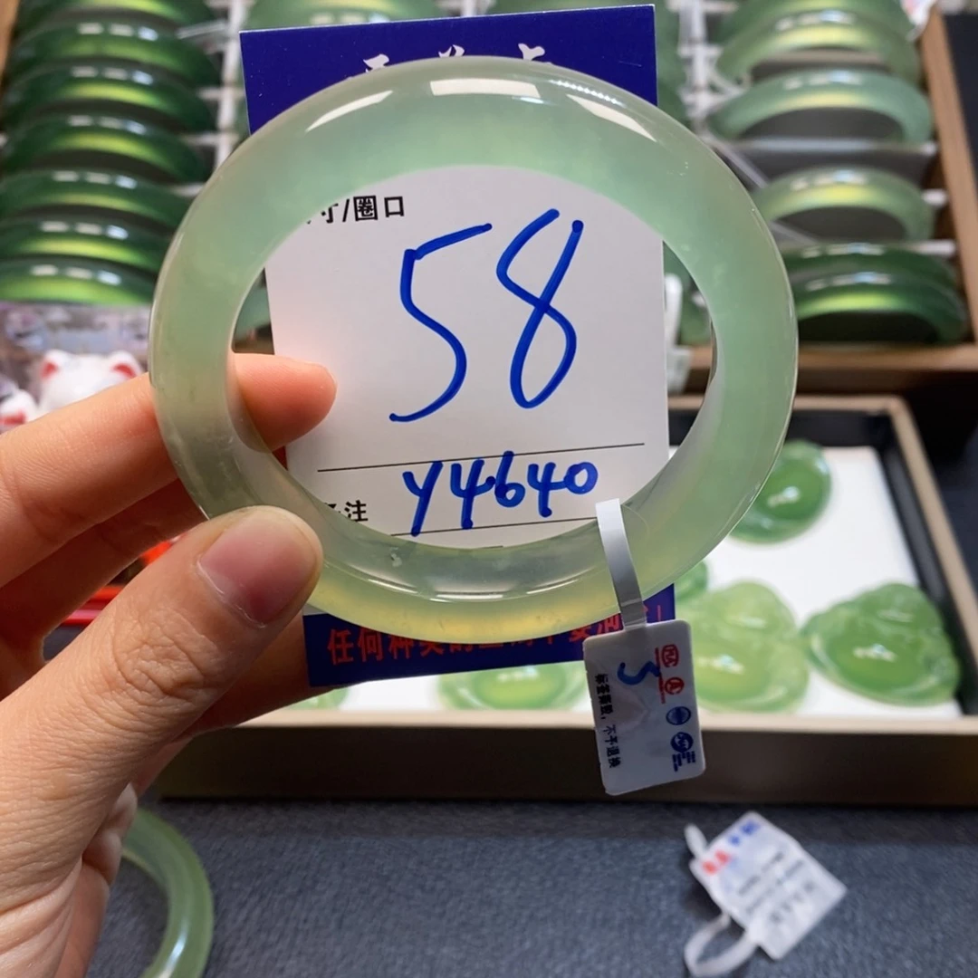 蛇纹石玉手镯未镶嵌蚊**端