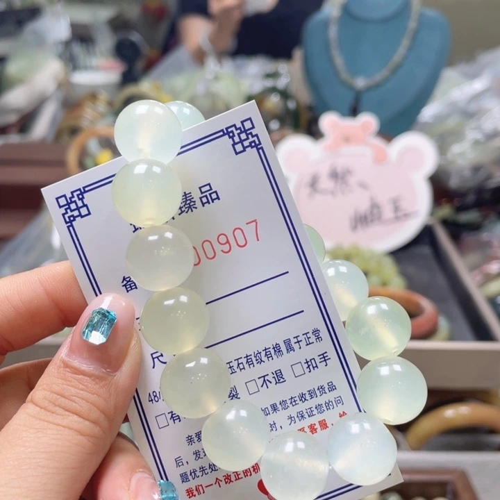 蛇纹石玉未镶嵌手镯微**晓