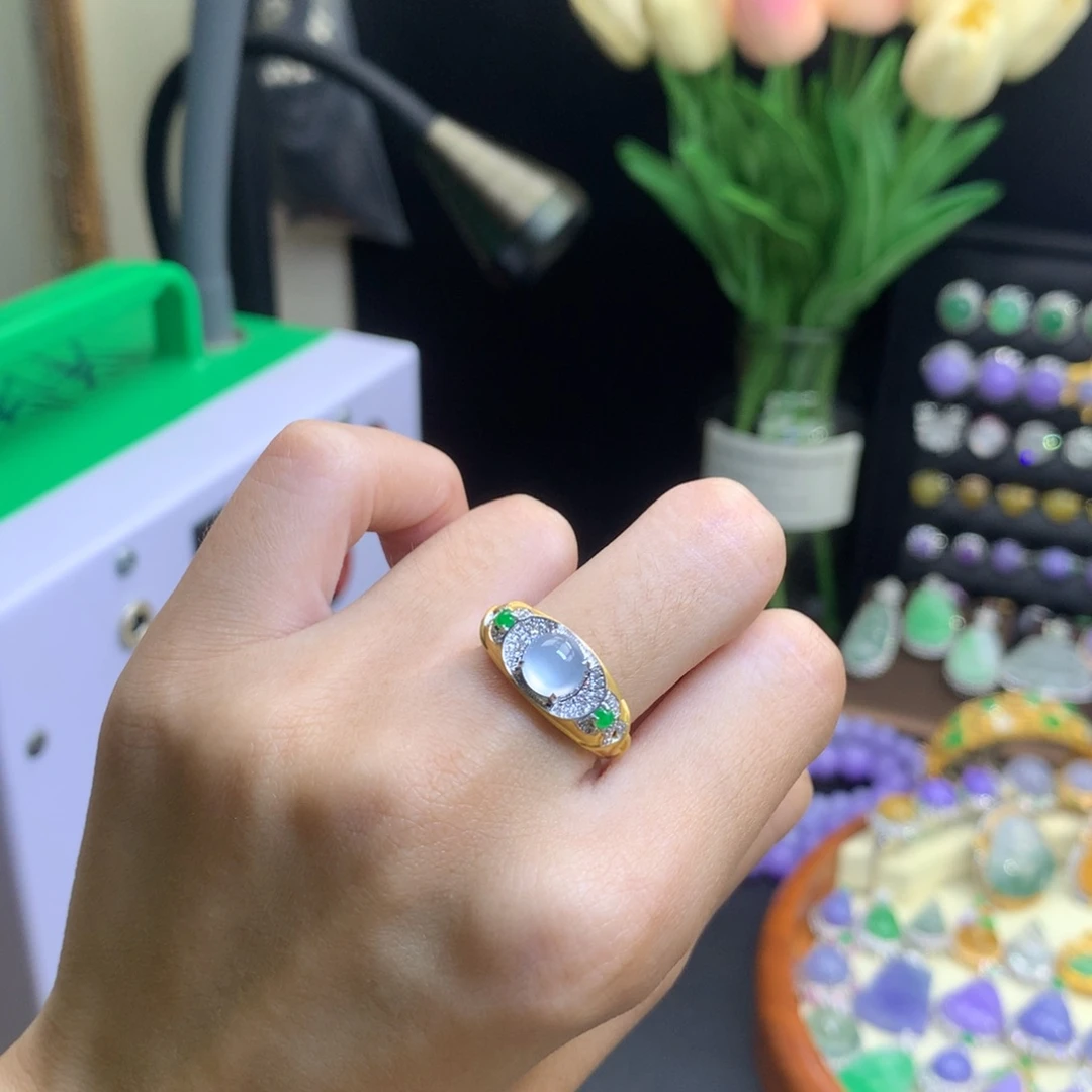 翡翠18K金镶嵌颈饰