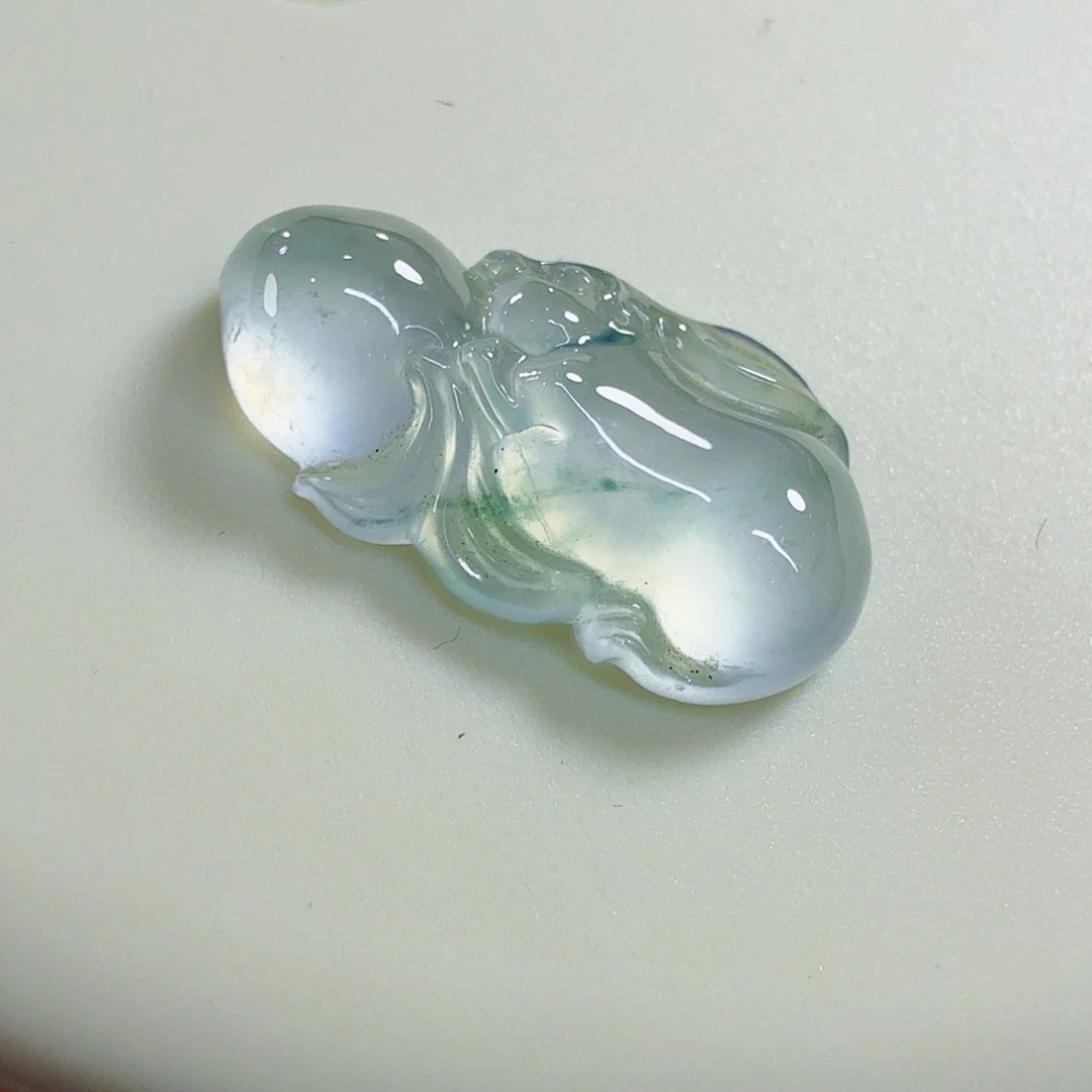 翡翠未镶嵌颈饰兔子