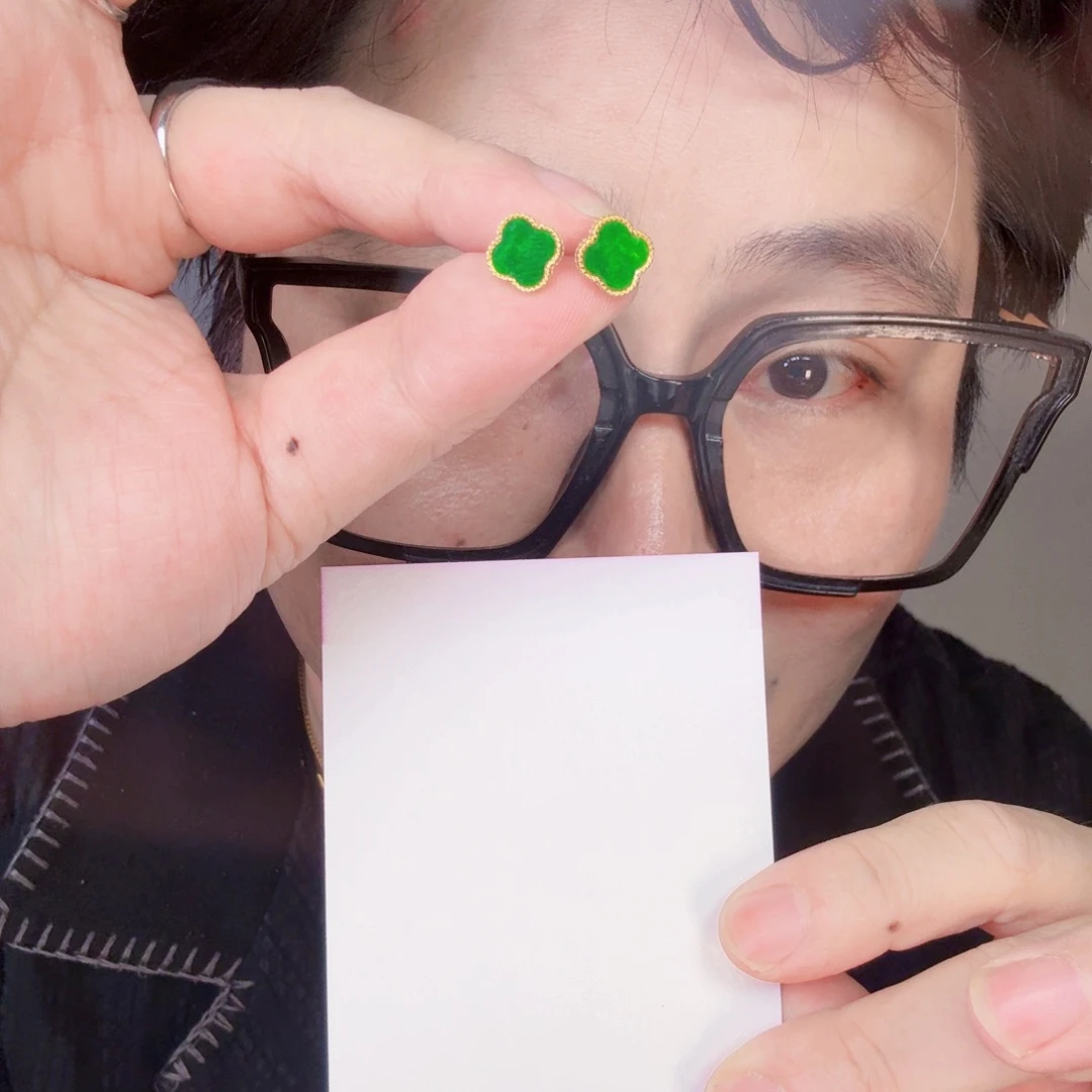 翡翠未镶嵌颈饰一对