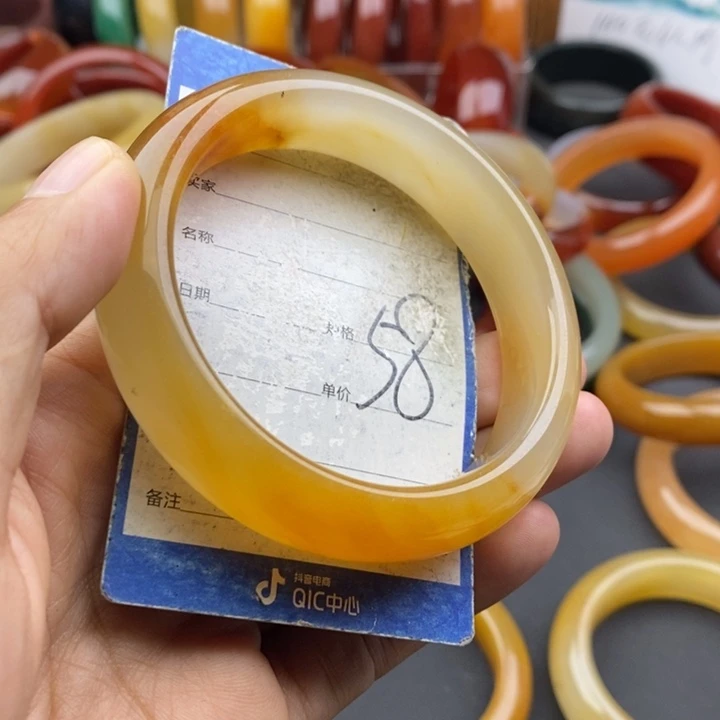 未镶嵌手镯石英质玉