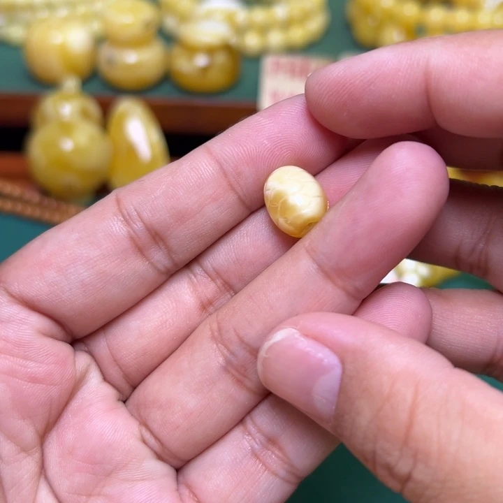 蜜蜡未镶嵌珠宝奇石