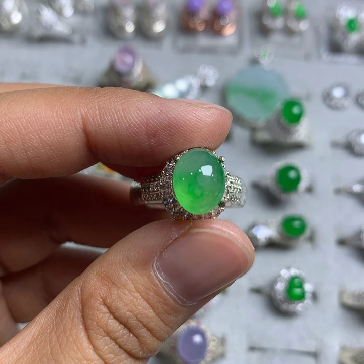 翡翠未镶嵌戒指铜托，卖裸石，需要二次镶嵌