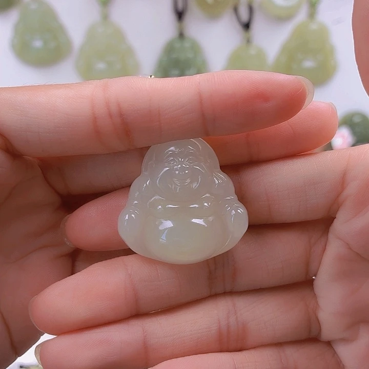 雨***儿颈饰未镶嵌和田玉