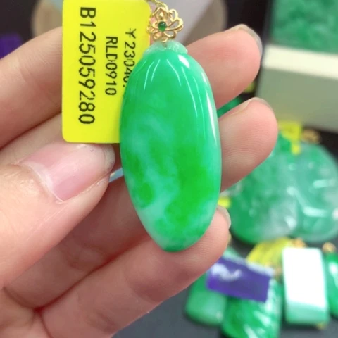 吊坠(不含链)18K金镶嵌翡翠