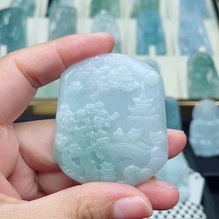 翡翠颈饰未镶嵌山水牌