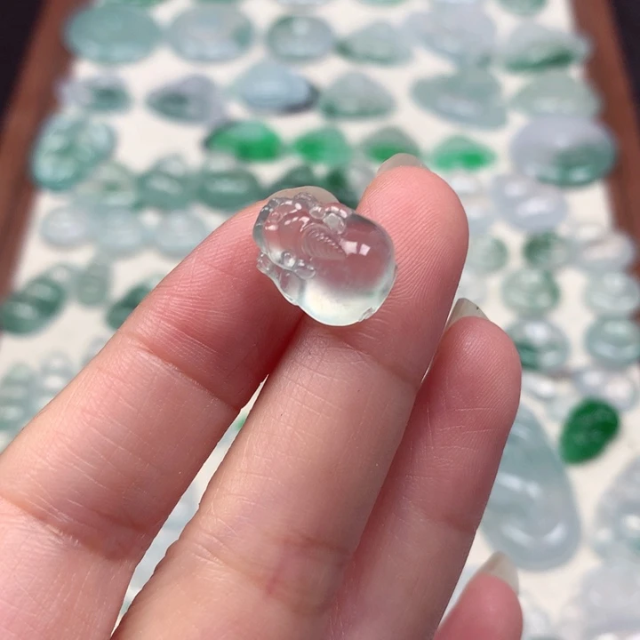 翡翠未镶嵌颈饰高冰金蟾